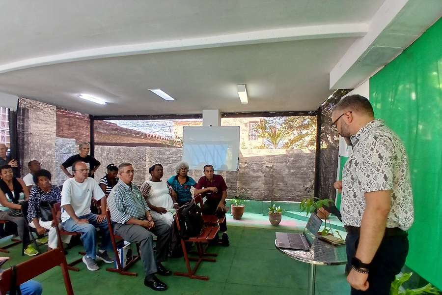 El presidente de la Asociación Universal de Esperanto (UEA), sr. Fernando Maia Jr, de visita en La Habana