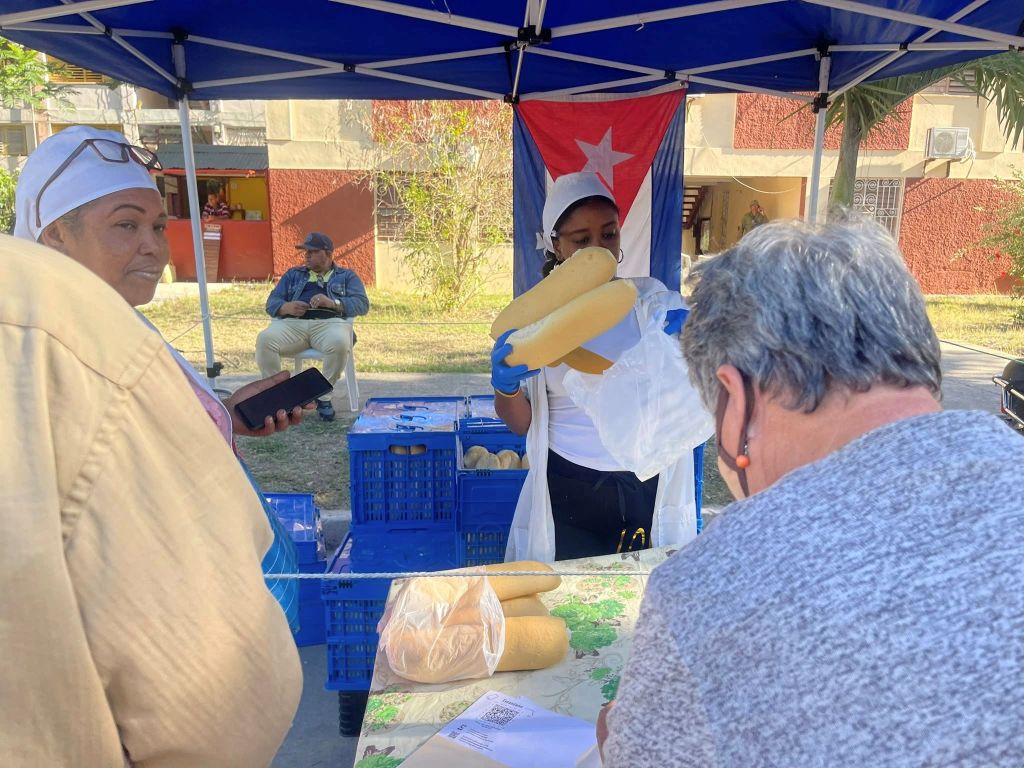 Granma, distribución de alimento.