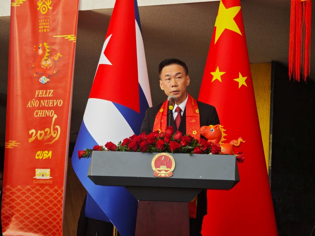 Embajador de China Hua Xin.