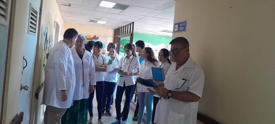 Las batas blancas en el barrio