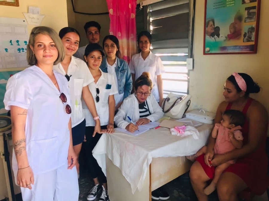 Las batas blancas en el barrio