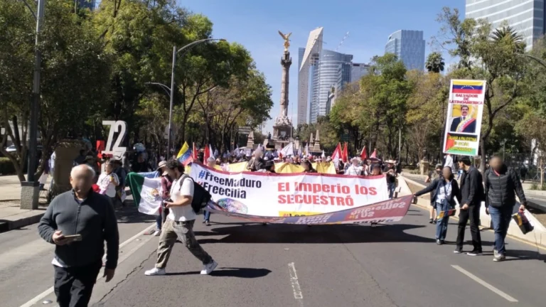 Organizations march in Mexico City for the freedom of President Maduro and sovereignty