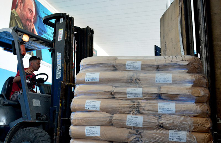 Powdered milk donation from Mexico to eastern Cuba