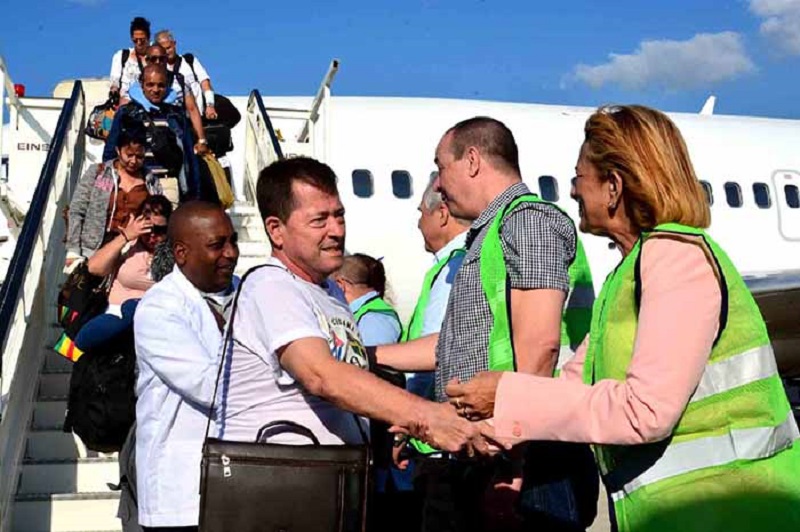 Regresa a Cuba brigada médica tras decisión de Jamaica de cesar la cooperación