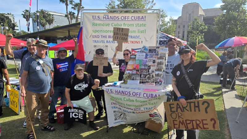 Parte del equipo de Los Ángeles «Cuba» durante la protesta