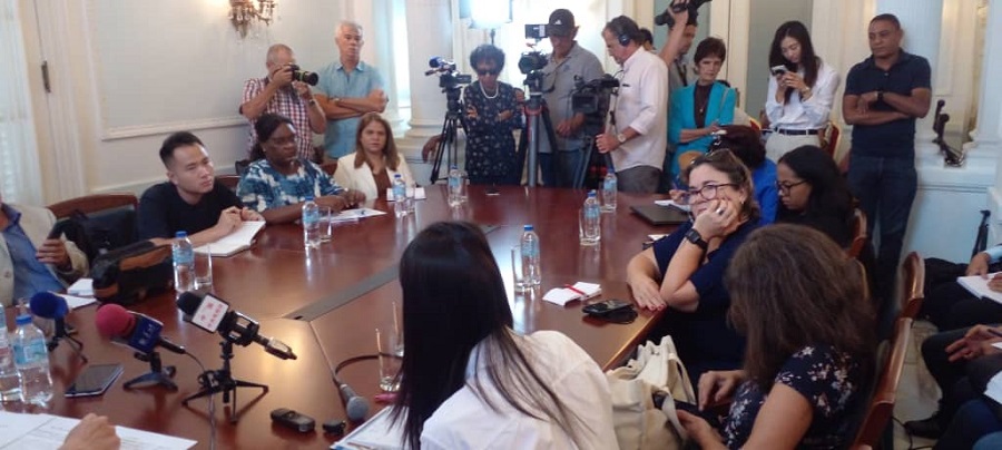 China seguirá respaldando a Cuba