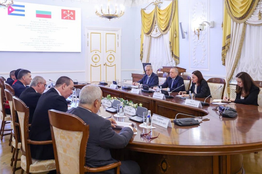 Viceprimer Ministro cubano sostiene encuentro con Gobernador de San Petersburgo