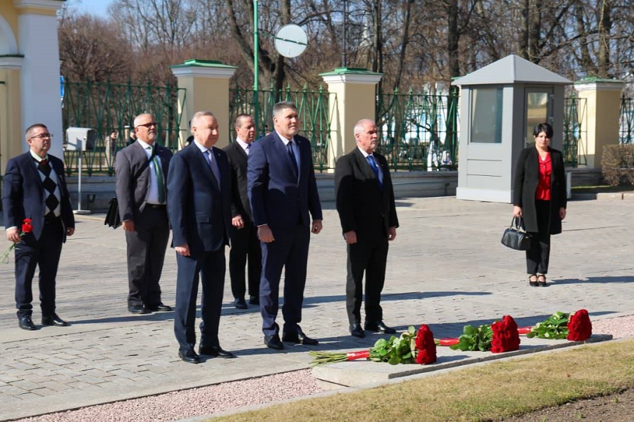 Viceprimer Ministro cubano sostiene encuentro con Gobernador de San Petersburgo