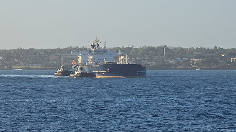 Petrolero ruso con cien mil toneladas de crudo en puerto de Matanzas