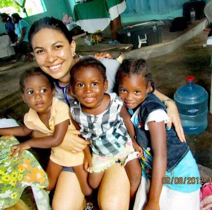 Médico hondureña graduada en la ELAM