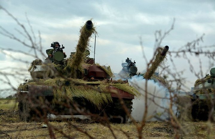 Celebra Ejército Oriental aniversario 65 de fundado por Raúl