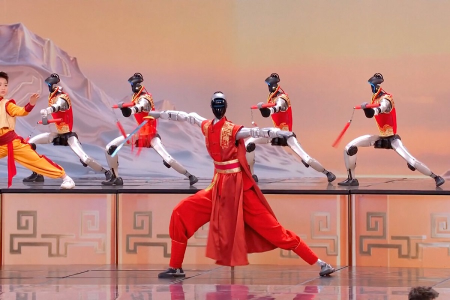 Robots chinos cautivan con danza tecnológica en Fuzhou y consolidan su liderazgo global