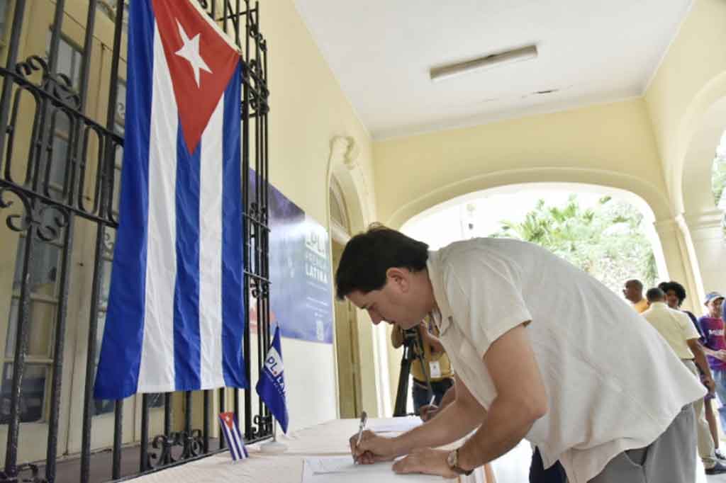 Behind the “Mi firma por la Patria” movement in Cuba