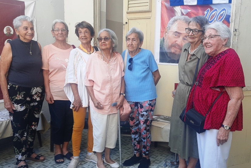 Cienfuegueras integrantes del batallón femenino de Playa Girón.