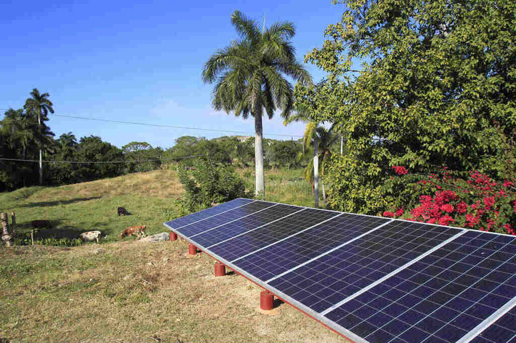 How to access incentives for the use of clean energy sources in Cuba?