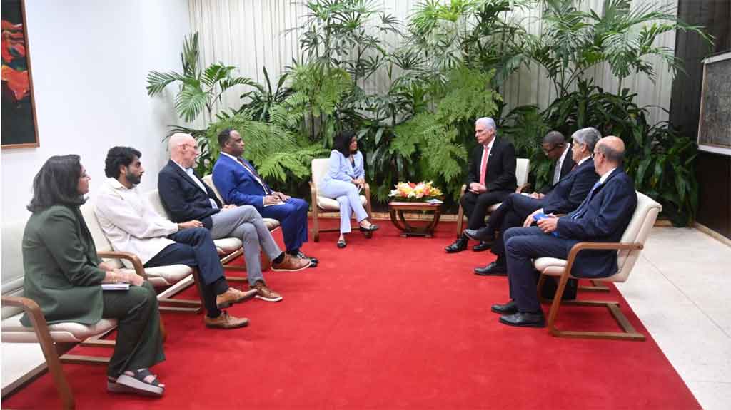 Díaz-Canel denounces damages of Washington’s blockade while meeting with visiting U.S. congressional representatives