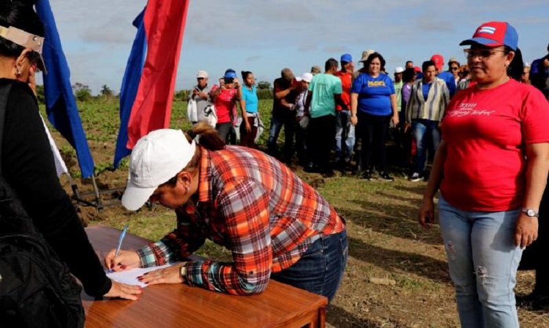 Cuba firma en respaldo a la paz y a su Revolución