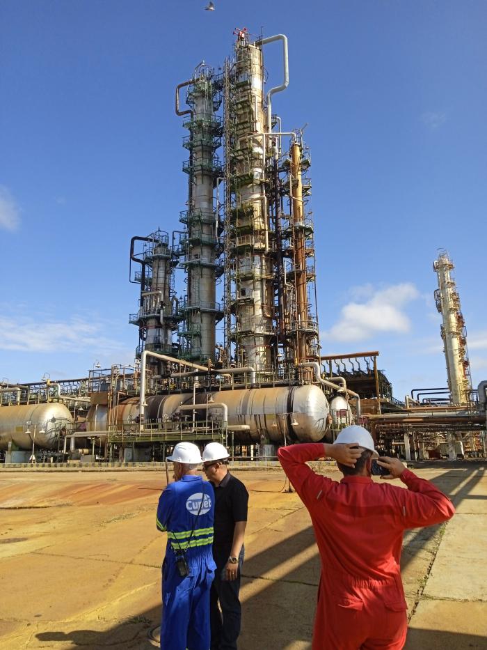 Refinería de Cienfuegos: procesando el crudo ruso a toda máquina. Fotos: Julio Martínez Molina