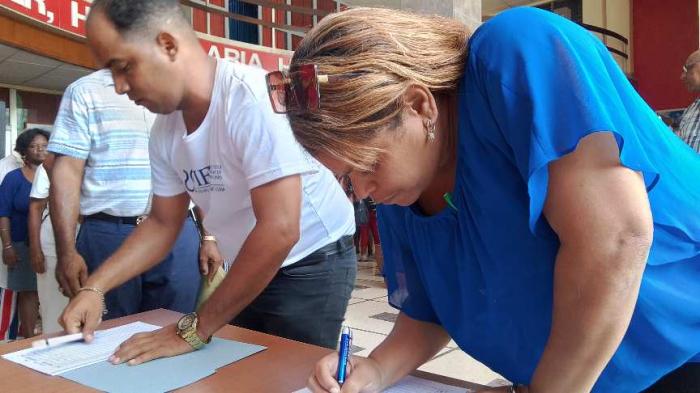 Santiagueros firman por Cuba