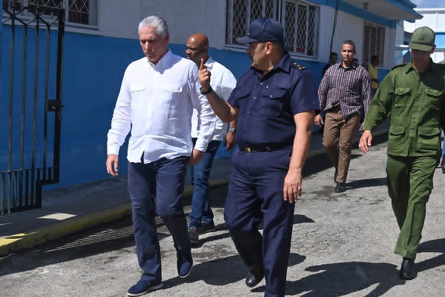 Visita Díaz-Canel Empresa Militar Industrial Granma