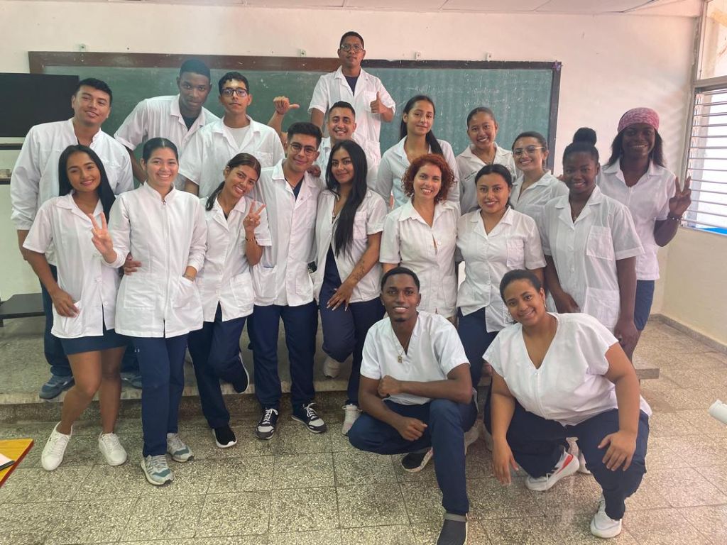 estudiantes de la Elam