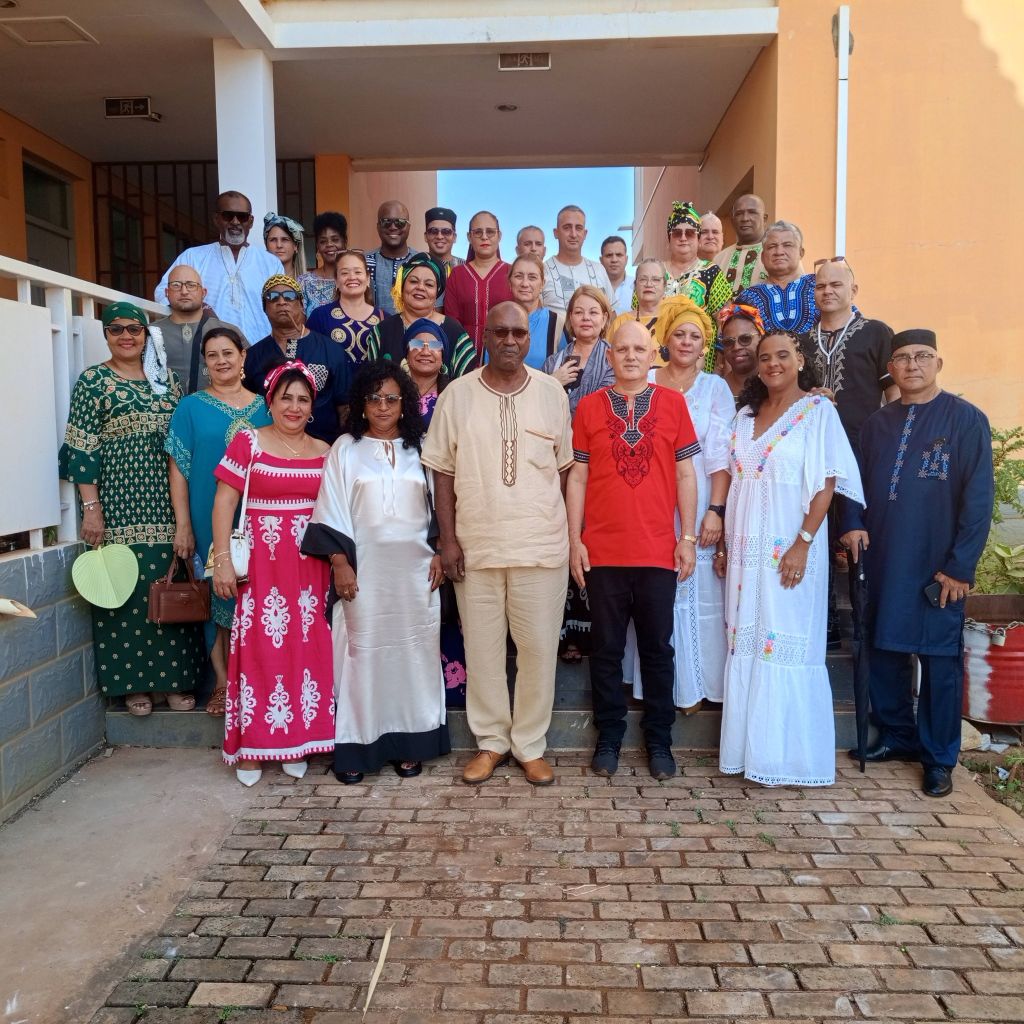 Doctores y profesores cubanos en Guinea Bissau.