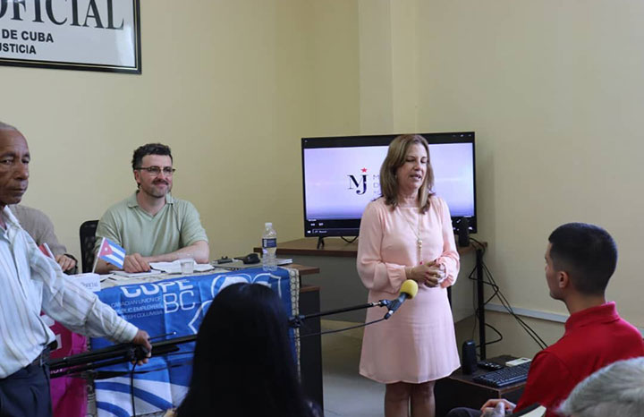 Sindicalistas canadienses pasan curso en Cuba.