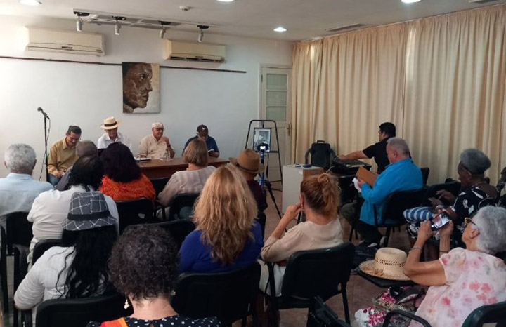 Centro Dulce María Loynaz acoge lecturas en el Festival de Poesía