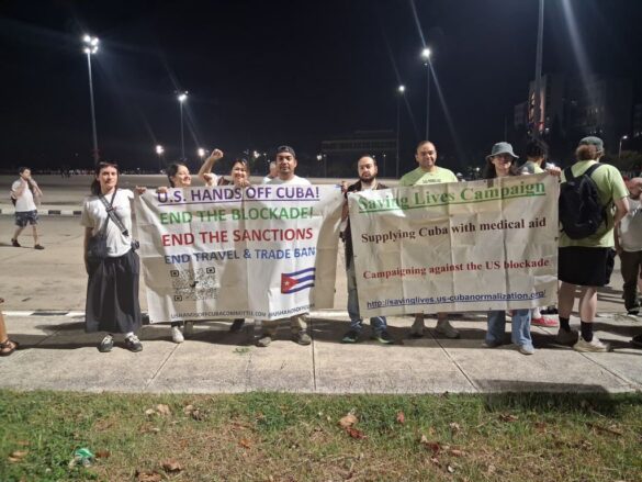 Estadounidense solidario con Cuba participante en el 1ro de Mayo, en La Habana.