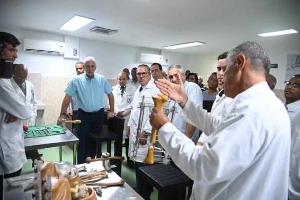 Diaz-Canel en el Hospital Frank País