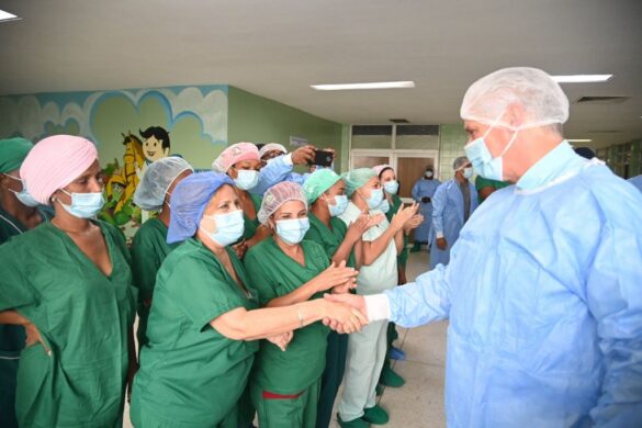 Diaz-Canel en el Hospital Frank País.