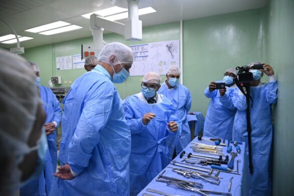 Diaz-Canel en el Hospital Frank País.