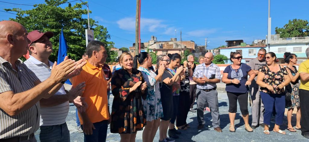entrega de viviendas en Santa Clara.