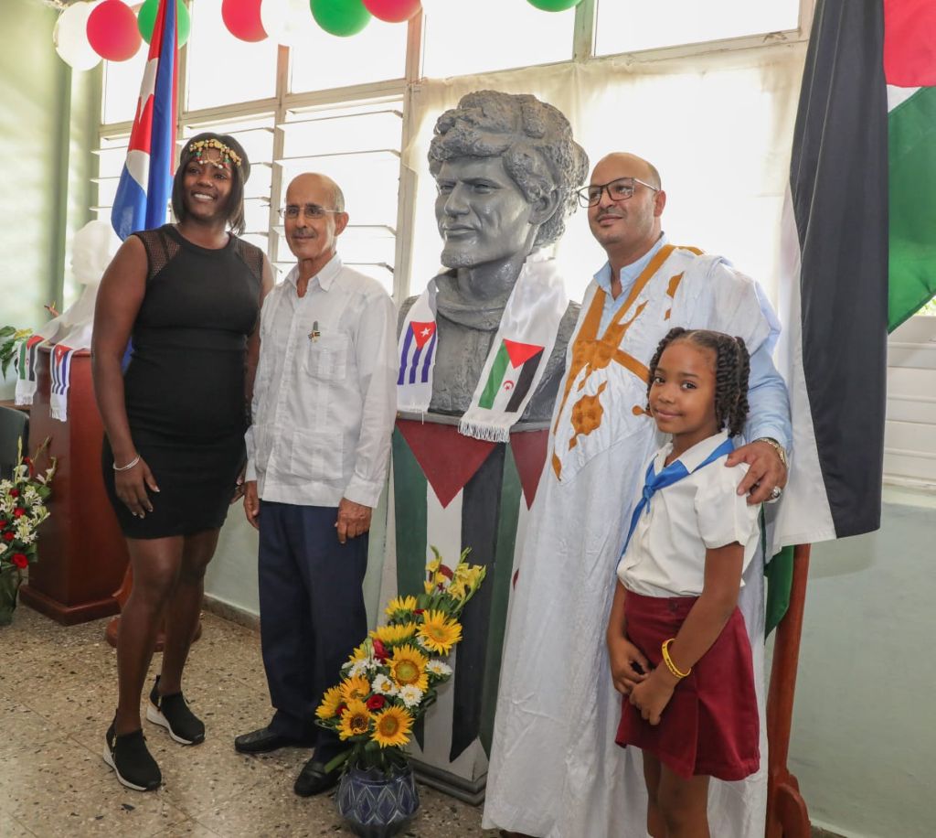 Homenaje a El Ualí Mustafá Sayed, líder de la independencia de la República Árabe Saharaui Democrática.