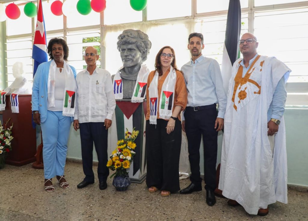 Homenaje a El Ualí Mustafá Sayed, líder de la independencia de la República Árabe Saharaui Democrática.