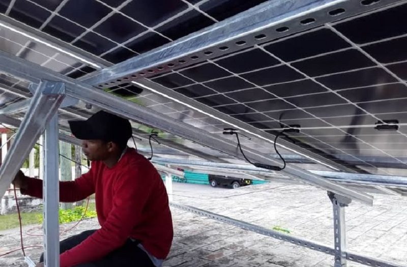 montaje de paneles solares