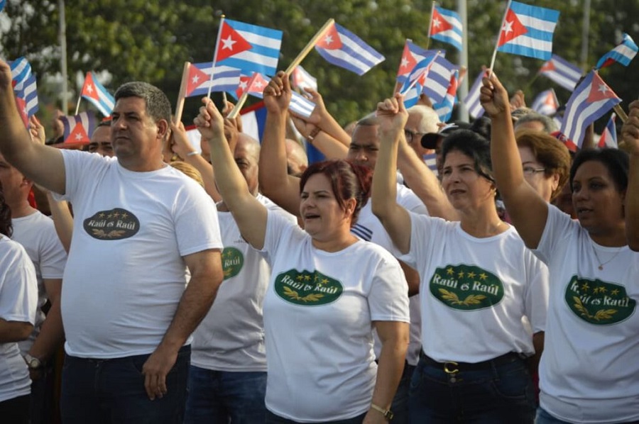 Pueblo cubano ratifica apoyo a Raúl Castro en tribunas masivas