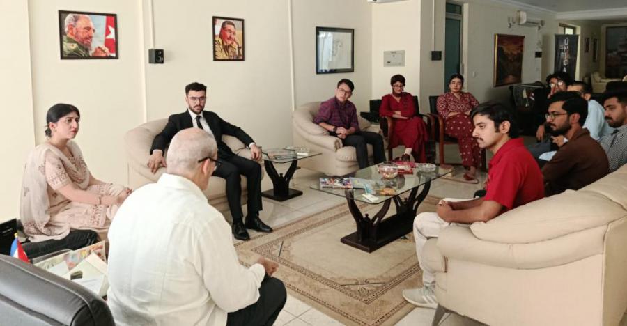 Federación de Estudiantes Progresistas de Pakistán, en la embajada de Cuba.