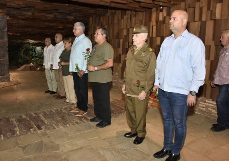 Ramiro Valdés rinde homenaje al Che en el Complejo Escultórico, Ernesto Che Guevara.