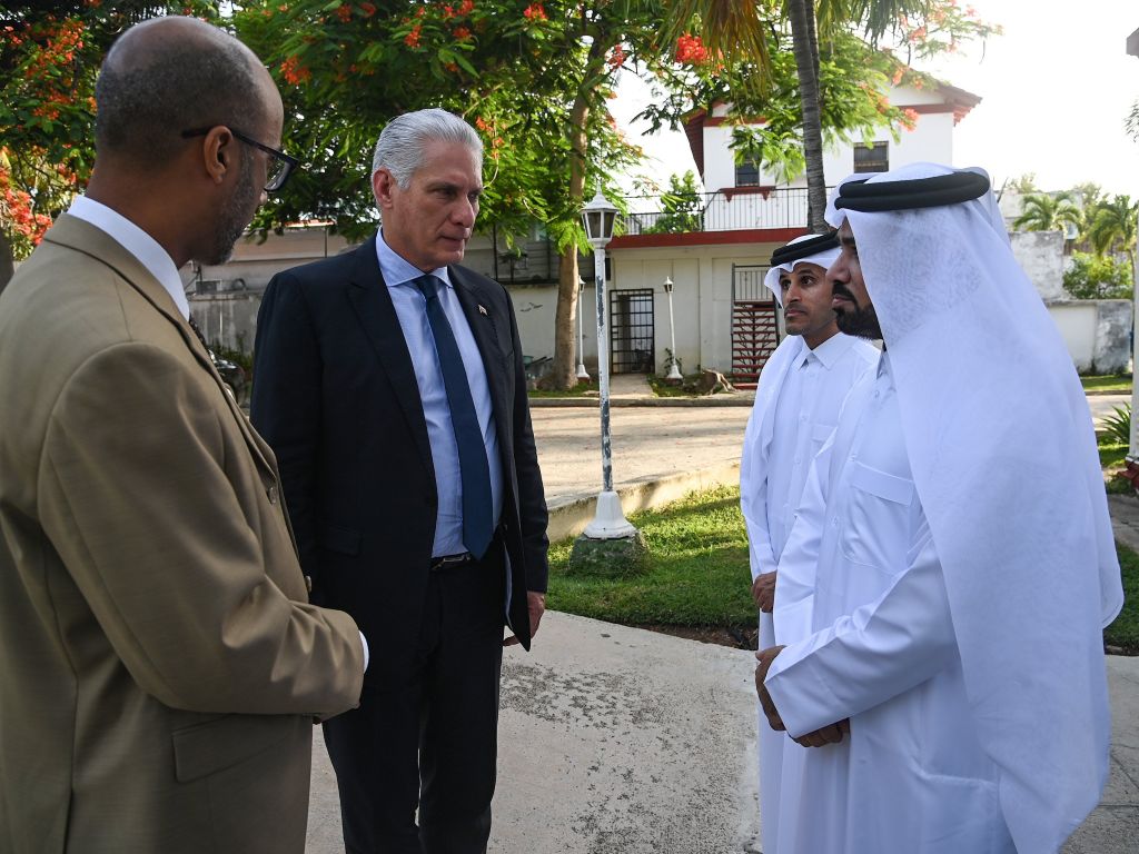 Díaz-Canel en la embajada de Qatar