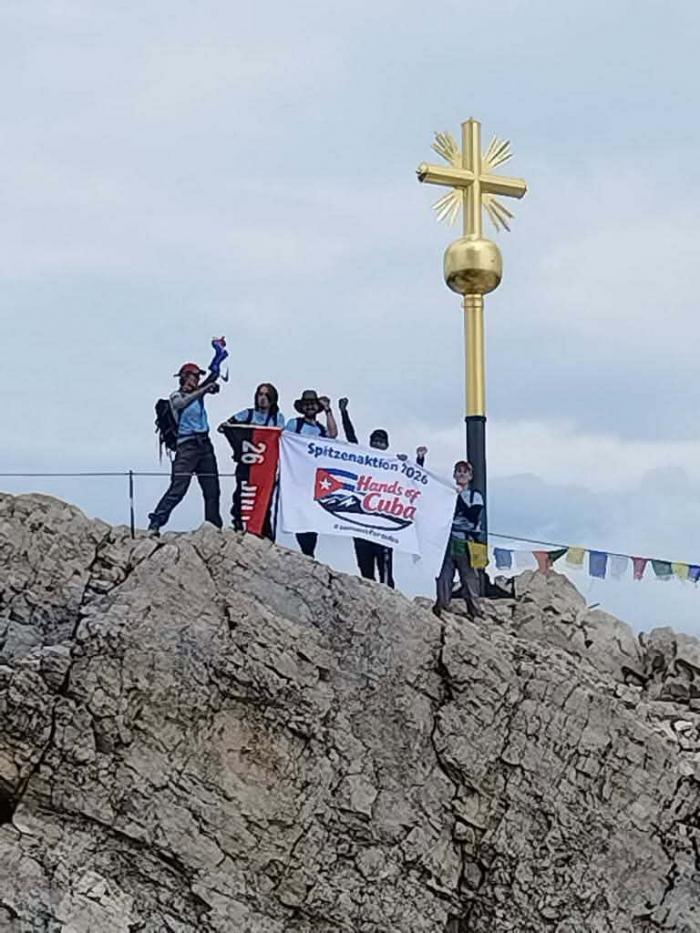 ¡Manos fuera de Cuba! Solidaridad desde la cima de Alemania