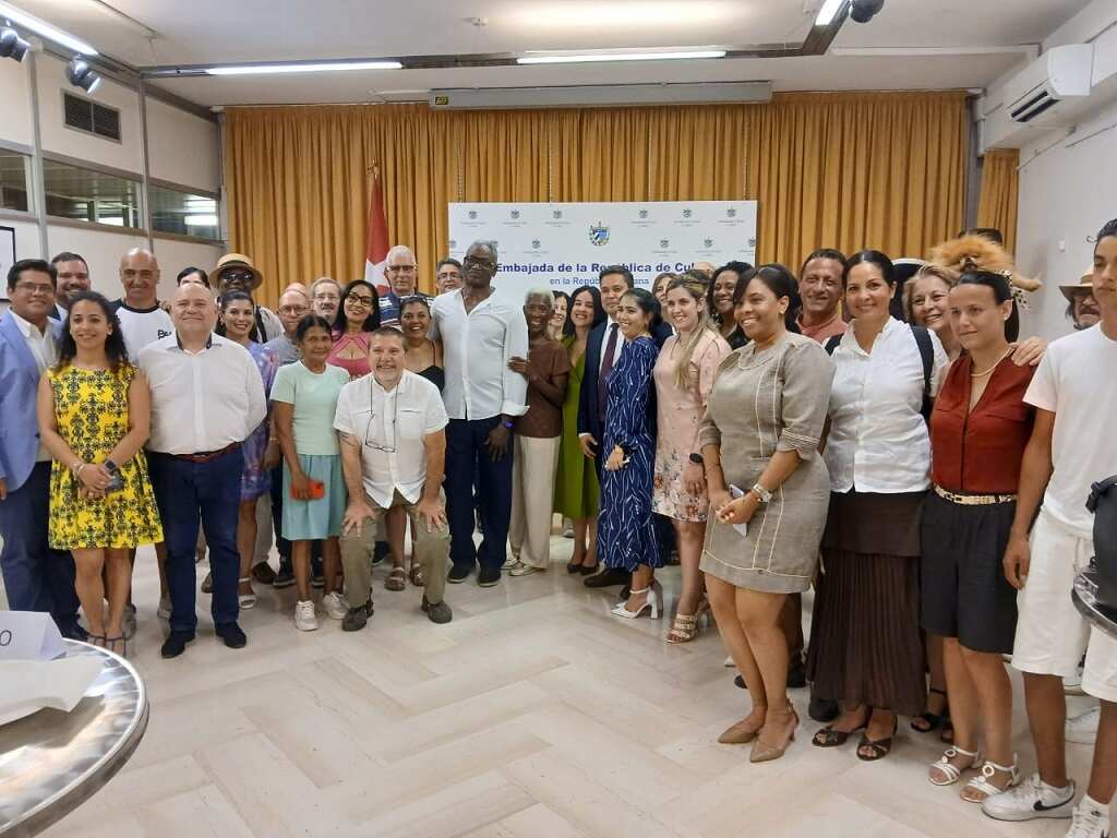 Joel Despaigne en la embajada de Cuba en Italia.