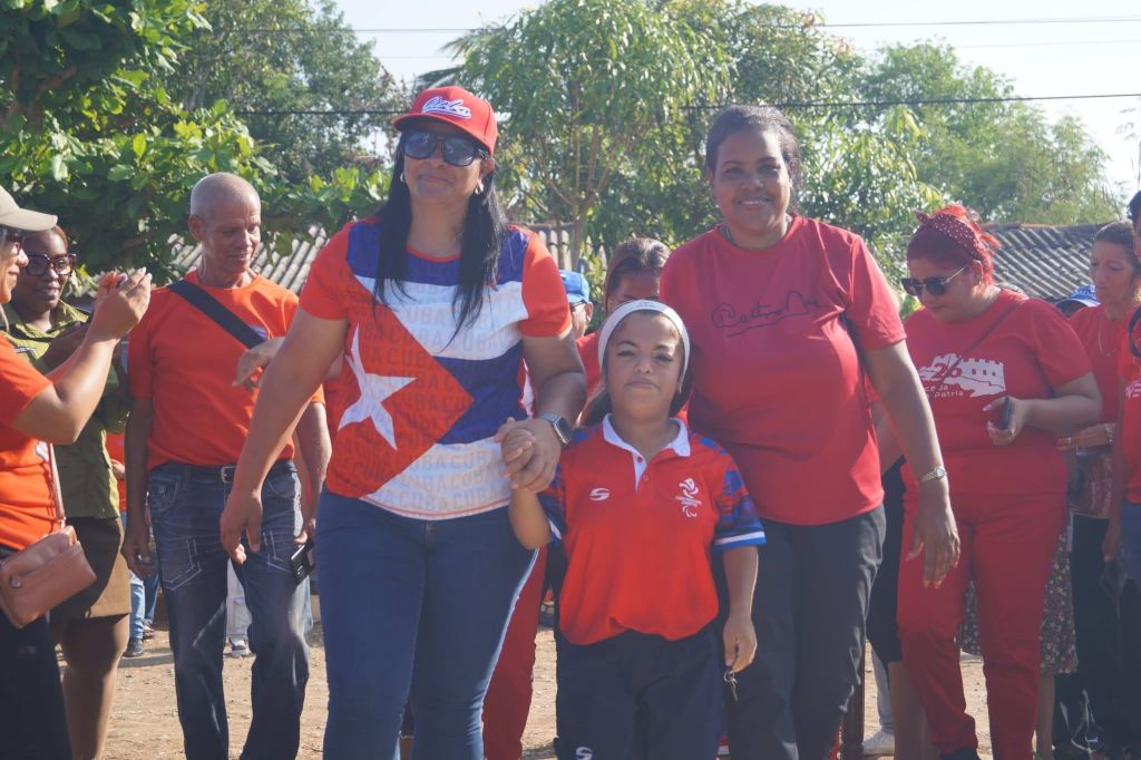 Entrega de viviendas modulares en Bayamo.