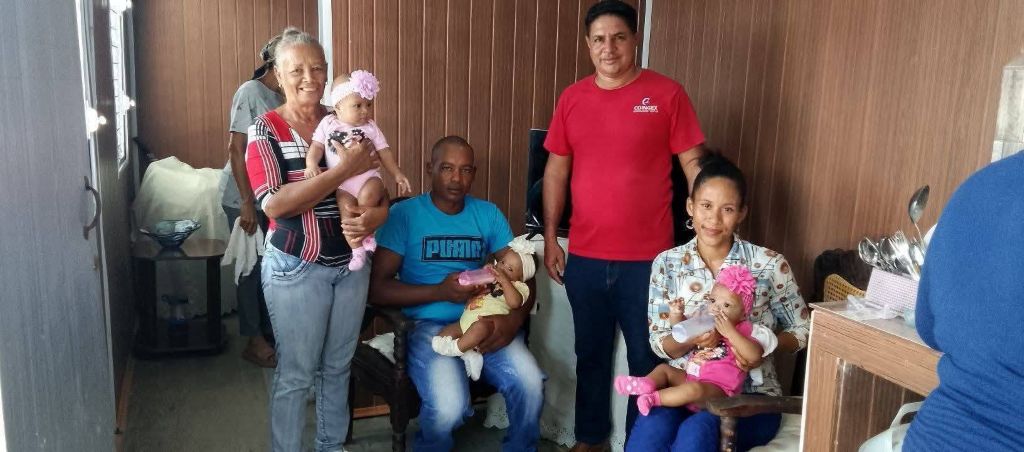 Beneficiados con viviendas modulares en Bayamo.