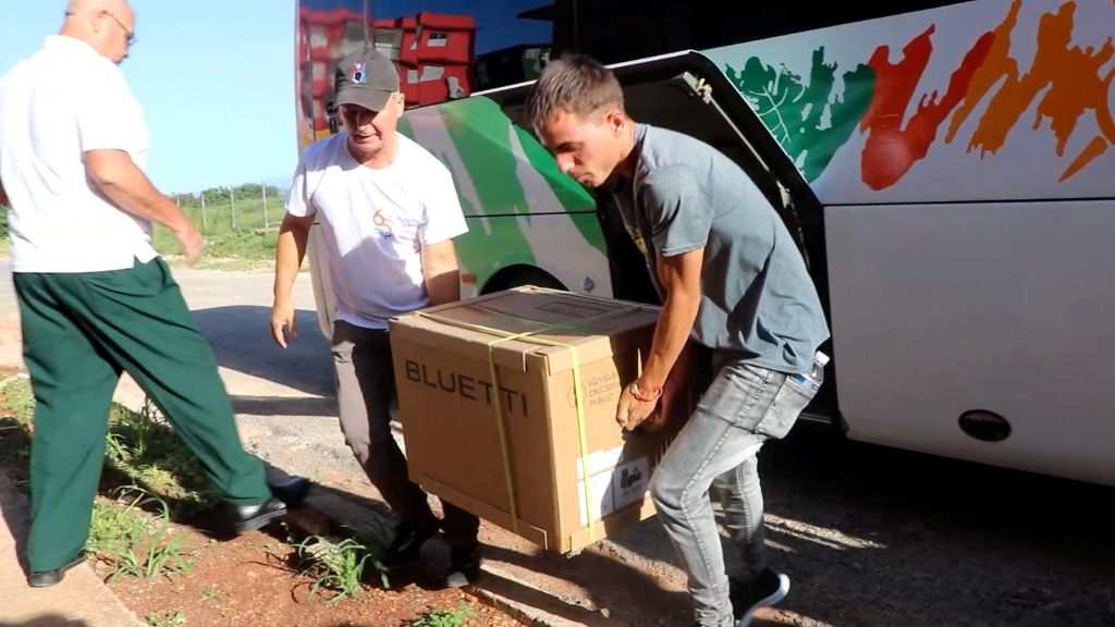 generadores de energía solar donados por Argentina.