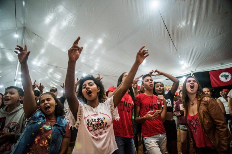 Proyección del documental Comandante, en Río de Janeiro.