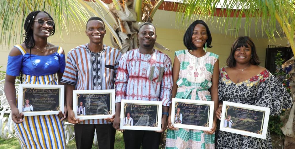 Jóvenes de Burkina Faso graduados de Medicina