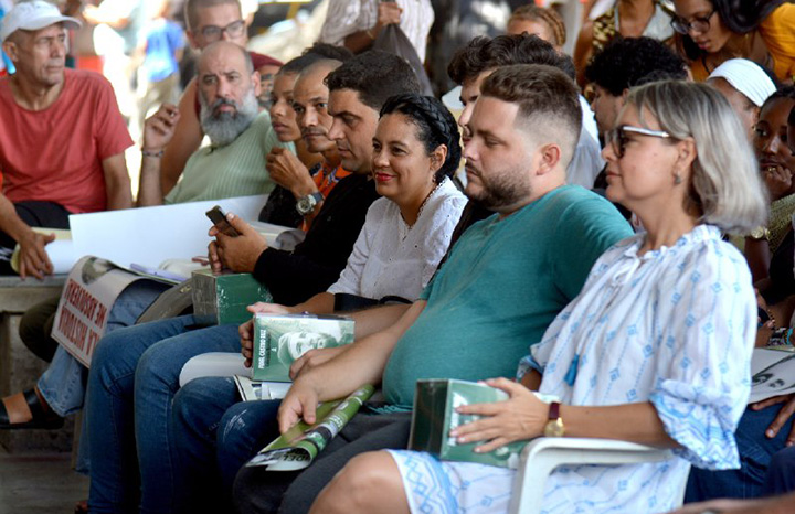 Presentan “Colección Revolución", un puente entre Fidel y los jóvenes