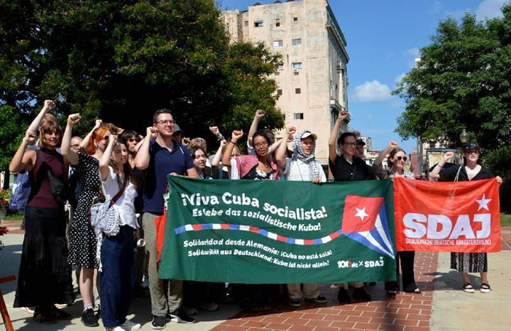 Presentan “Colección Revolución", un puente entre Fidel y los jóvenes