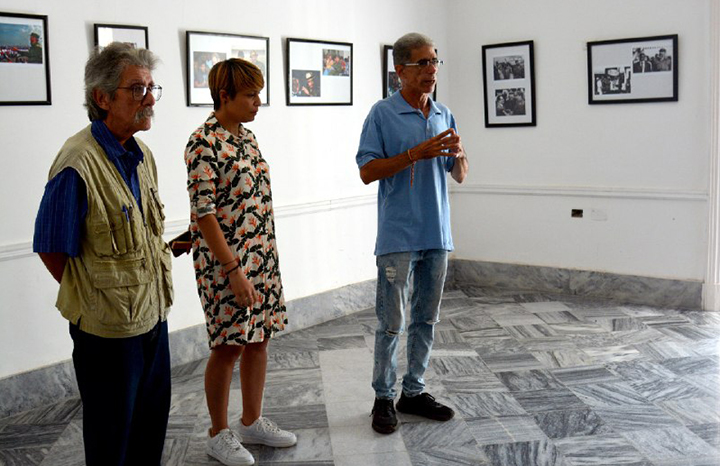 "Junto a Fidel": En imágenes la prensa cubana rinde tributo al Comandante